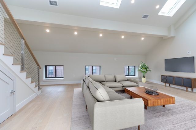 577 Mass Ave 4, Boston, MA 02118