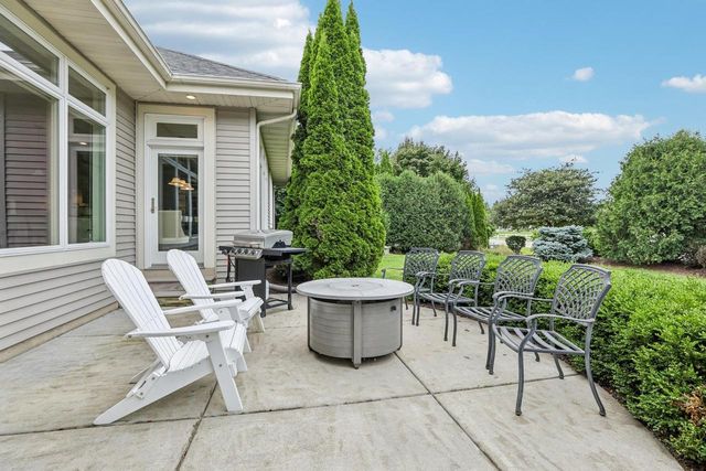 9718 Sandhill Road, Middleton, WI 53562