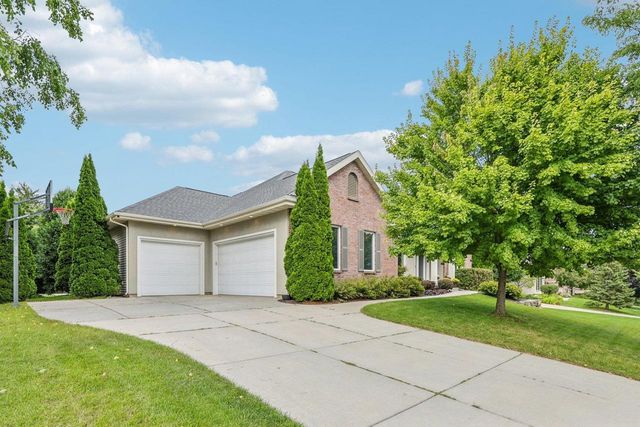 9718 Sandhill Road, Middleton, WI 53562