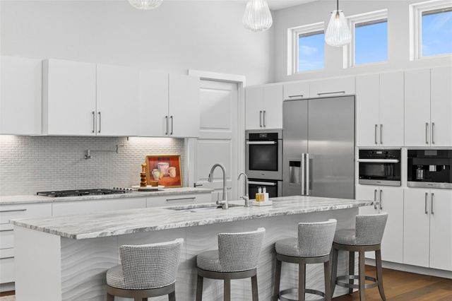 8317 CARRANZO DR, Austin, TX 78735