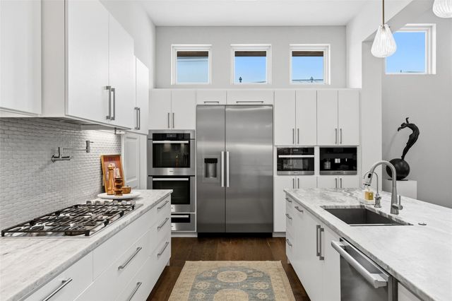 8317 CARRANZO DR, Austin, TX 78735