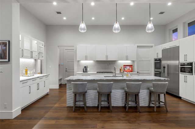 8317 CARRANZO DR, Austin, TX 78735