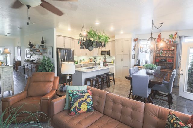 6341 W W ANNANDALE WAY, West Jordan, UT 84081