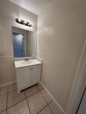 1245 NE 15th Ave B, Fort Lauderdale, FL 33304