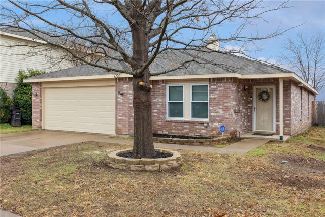 5220 Royal Burgess Drive, Fort Worth, TX 76135