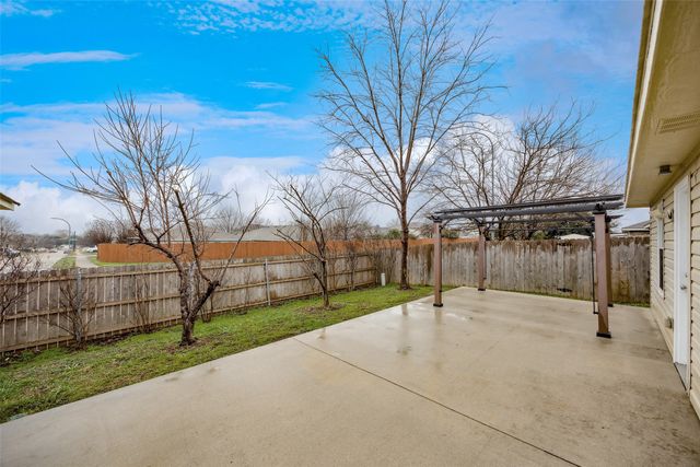 5220 Royal Burgess Drive, Fort Worth, TX 76135