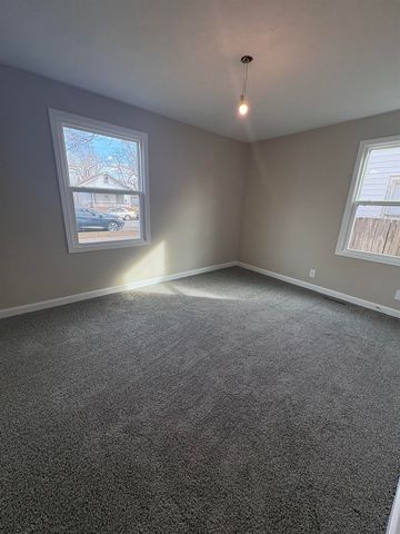 852 Merrill St, Salina, KS 67401