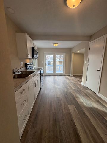 852 Merrill St, Salina, KS 67401