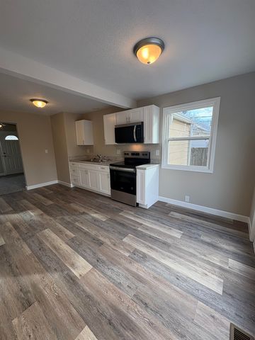 852 Merrill St, Salina, KS 67401