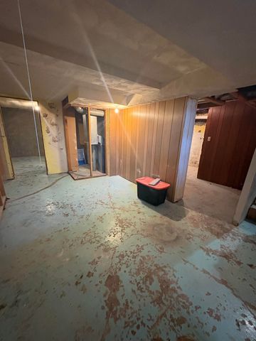 852 Merrill St, Salina, KS 67401