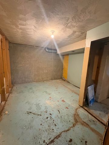 852 Merrill St, Salina, KS 67401