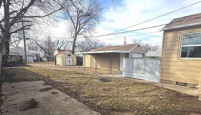 852 Merrill St, Salina, KS 67401