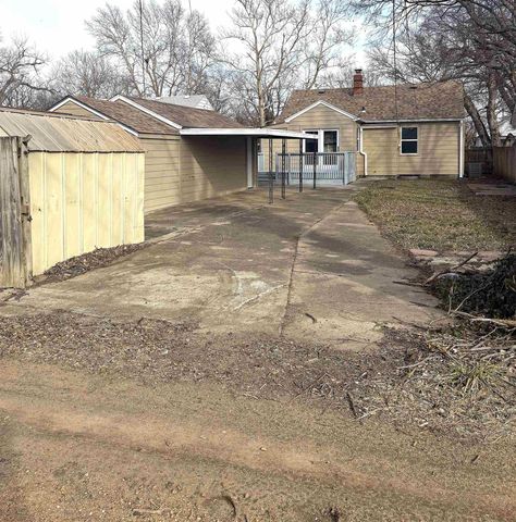 852 Merrill St, Salina, KS 67401