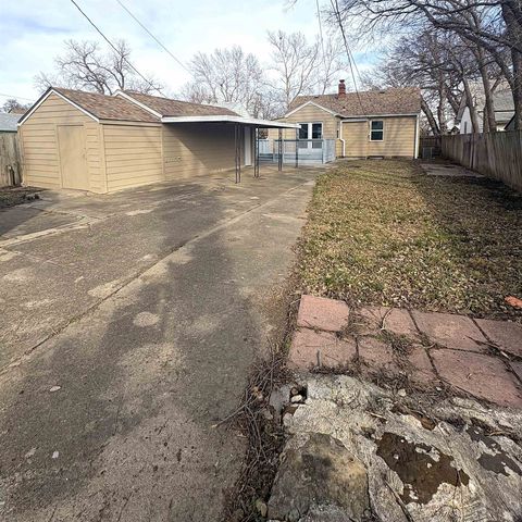 852 Merrill St, Salina, KS 67401