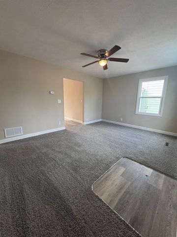 852 Merrill St, Salina, KS 67401