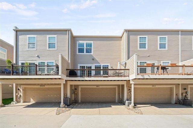 2911 Gentry Park Parkway, Kansas City, MO 64116