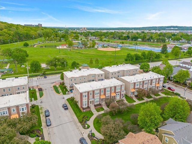 2911 Gentry Park Parkway, Kansas City, MO 64116