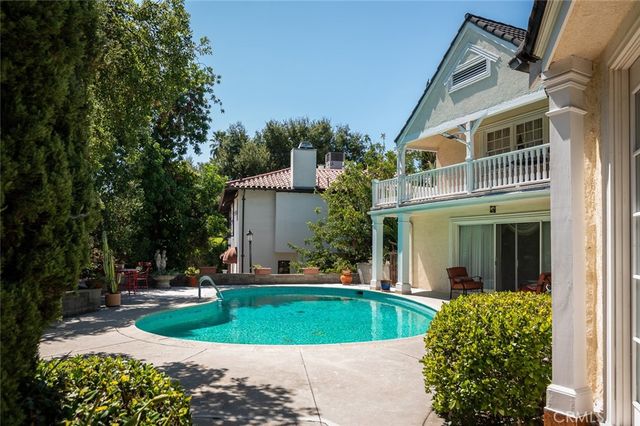 1535 Royal Boulevard, Glendale, CA 91207
