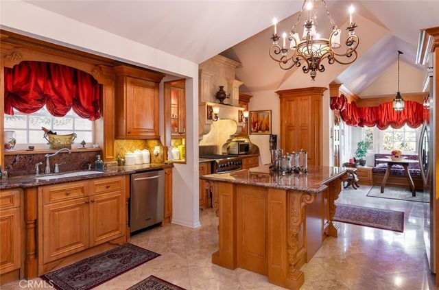 1535 Royal Boulevard, Glendale, CA 91207
