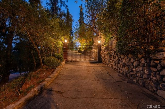 1535 Royal Boulevard, Glendale, CA 91207