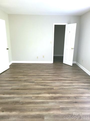 2141 Selwyn Avenue 212, Charlotte, NC 28207