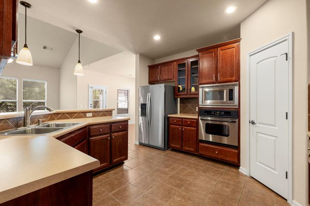 281 Kensington LN, Austin, TX 78737