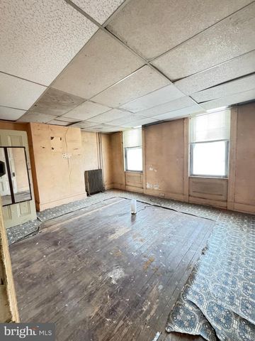 110 DIAMOND ST, Philadelphia, PA 19122
