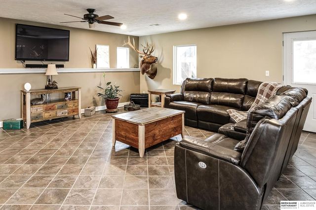 512 5th Street, Yutan, NE 68073