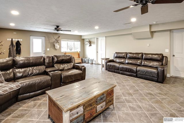 512 5th Street, Yutan, NE 68073