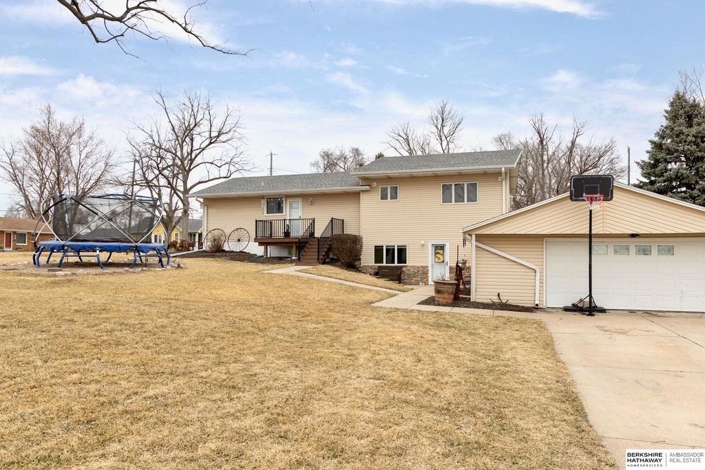 512 5th Street, Yutan, NE 68073