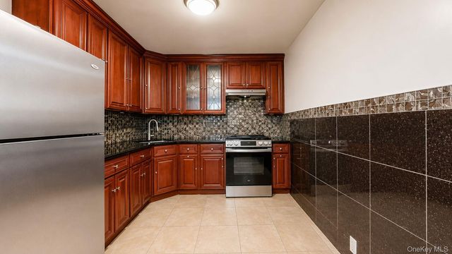143-18 84th Avenue, Briarwood, NY 11435