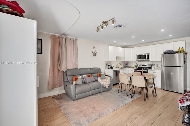 1520 NW 3rd Ave, Fort Lauderdale, FL 33311