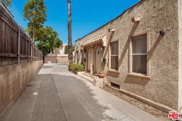 271 N Holliston Avenue A, Pasadena, CA 91106