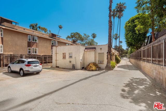 271 N Holliston Avenue A, Pasadena, CA 91106