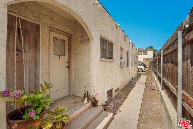 271 N Holliston Avenue A, Pasadena, CA 91106