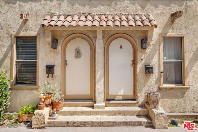 271 N Holliston Avenue A, Pasadena, CA 91106