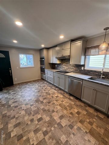 4022 Helen Avenue, Lincoln Park, MI 48146