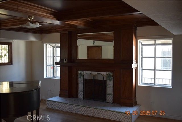 1009 S Rimpau, Los Angeles, CA 90019