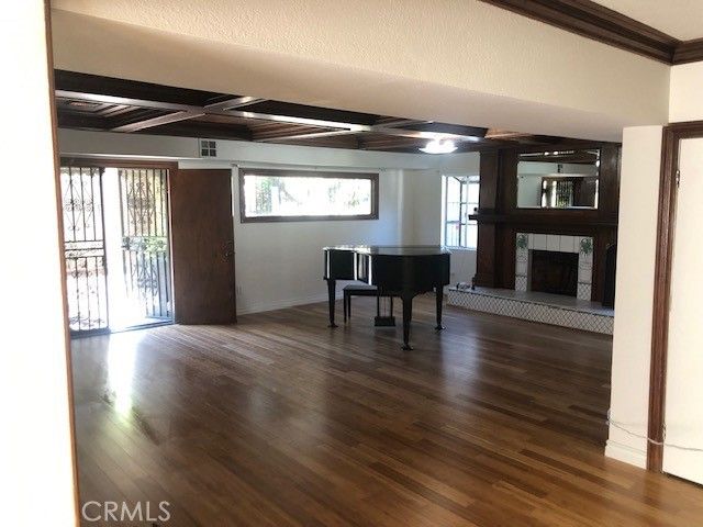 1009 S Rimpau, Los Angeles, CA 90019