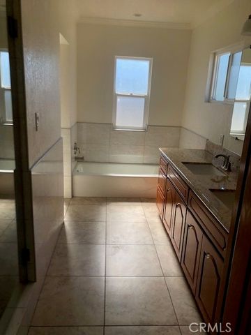 1009 S Rimpau, Los Angeles, CA 90019