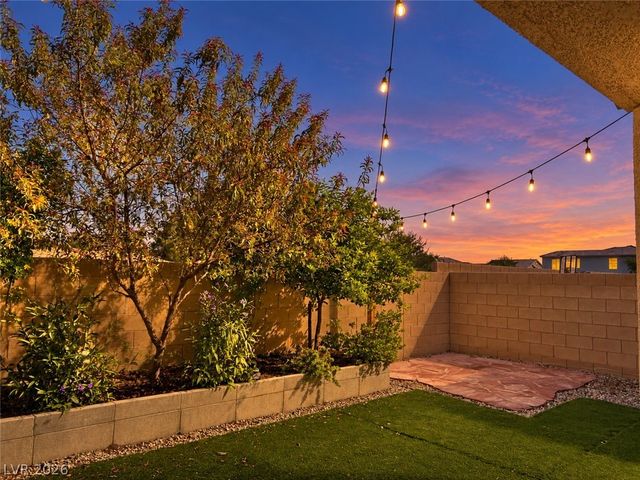 142 Antimony Avenue, Las Vegas, NV 89183