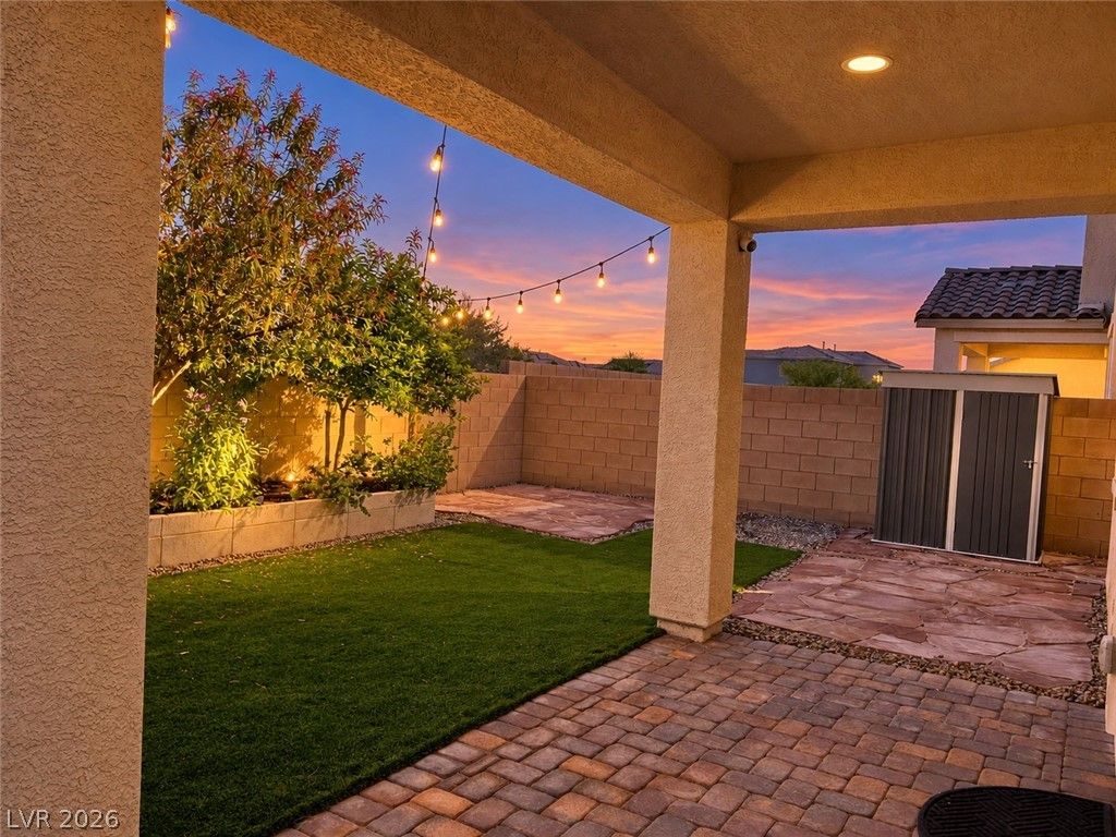 142 Antimony Avenue, Las Vegas, NV 89183
