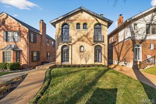 7267 Lindell Boulevard, University City, MO 63130