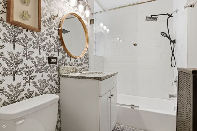 2331 W Farwell Avenue 3N, Chicago, IL 60645