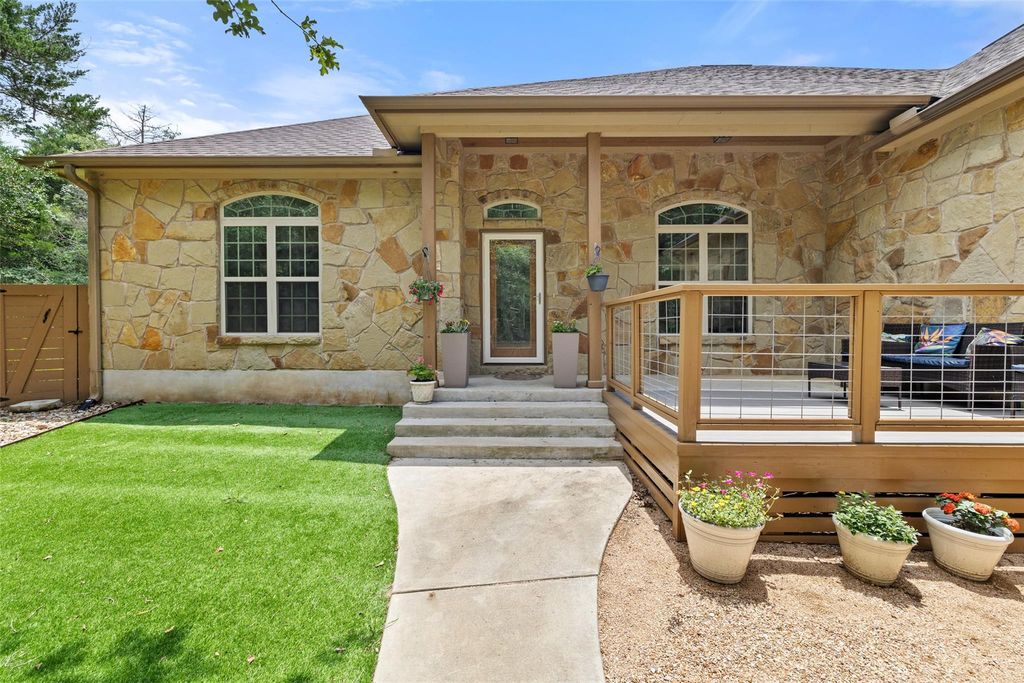 267 Corral RD, Smithville, TX 78957