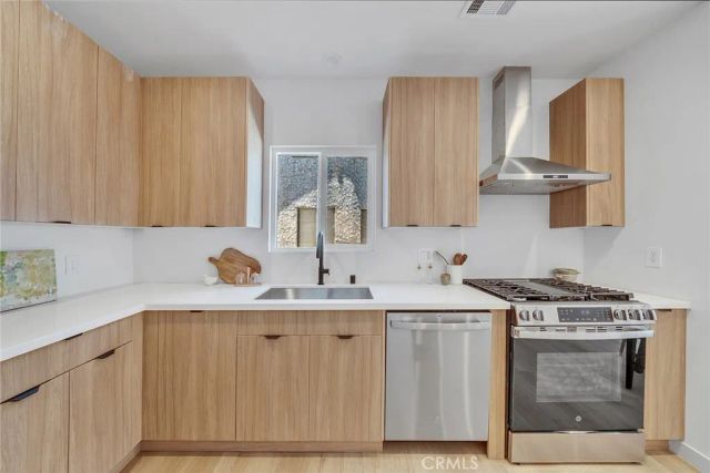 1606 N Kingsley, Los Angeles, CA 90027