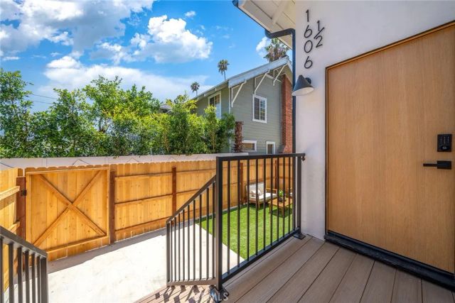 1606 N Kingsley, Los Angeles, CA 90027