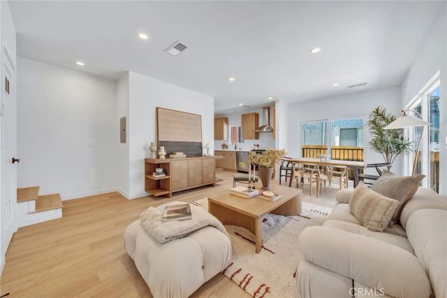 1606 N Kingsley, Los Angeles, CA 90027