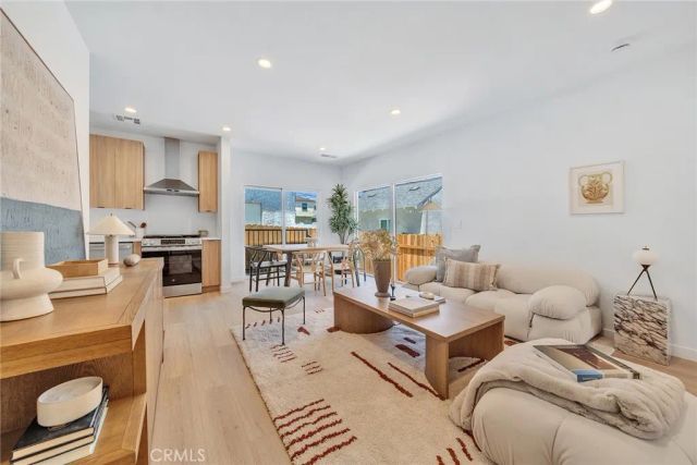 1606 N Kingsley, Los Angeles, CA 90027