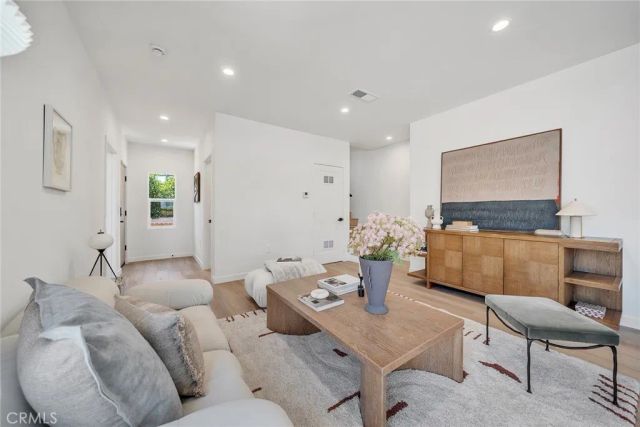 1606 N Kingsley, Los Angeles, CA 90027